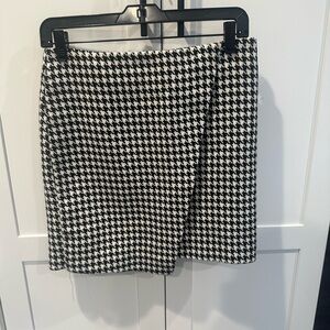 Classic Black and White Houndstooth Skirt